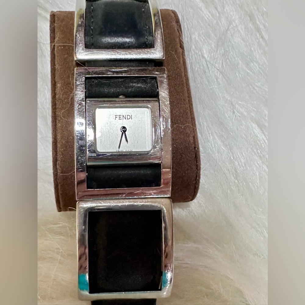 Fendi Watch F5000 26mm Women’s Silver X‎ Black 3701037